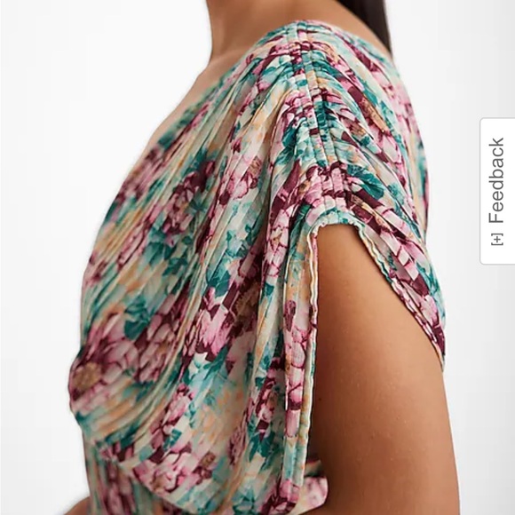 Floral Pleated V-Neck Ruched Sleeve
Tiered Maxi Dress Express - Picture 6 of 10